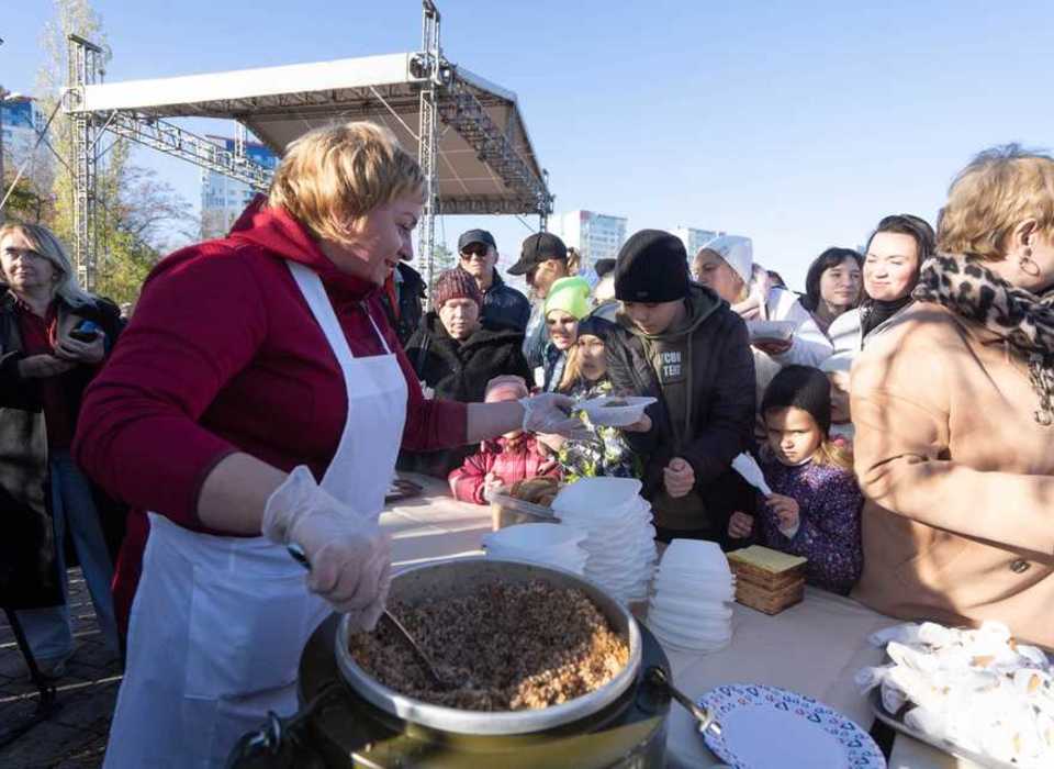 В Волгограде на фестивале съели 100 кг гречневой каши